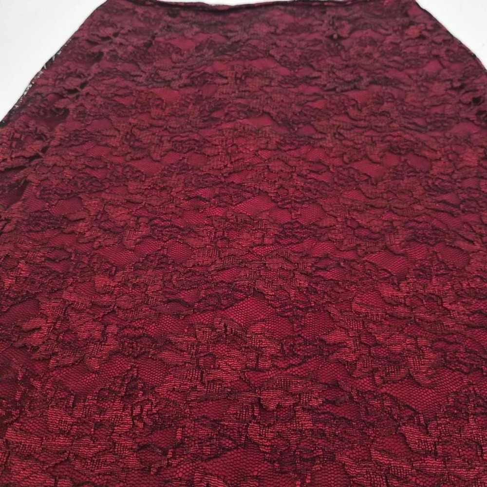 Vintage Worthington red lace midi skirt with zipper closure. Size: 10 - Picture 2 of 5